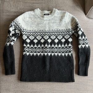 Banana Republic size small Black and White Patterned Crewneck Sweater